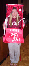 020607_lmu_kissing_booth